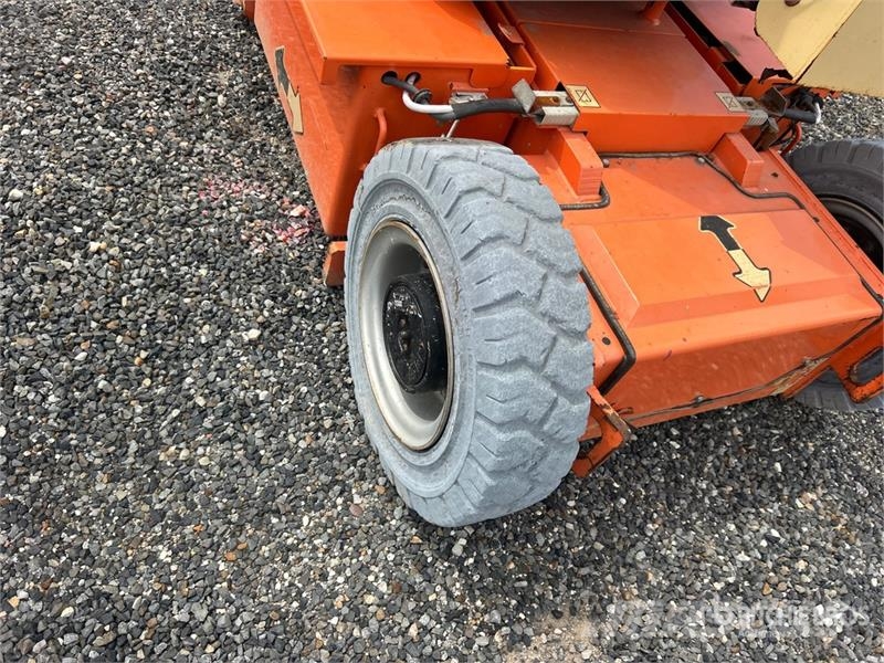 JLG E300AJP 2WD Electric Articulating Boom Lift (Inope Kĺbové plošiny