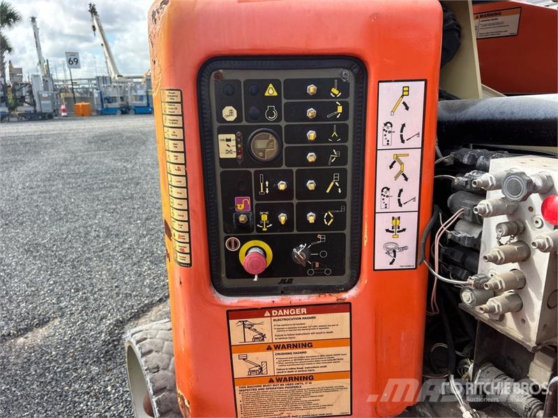 JLG E400AJPN 2WD Electric Articulating Boom Lift Zglobne dvižne ploščadi