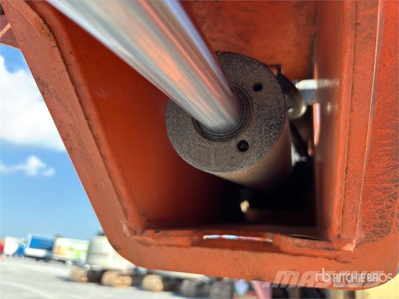 JLG E400AJPN 2WD Electric Articulating Boom Lift Articulated boom lifts