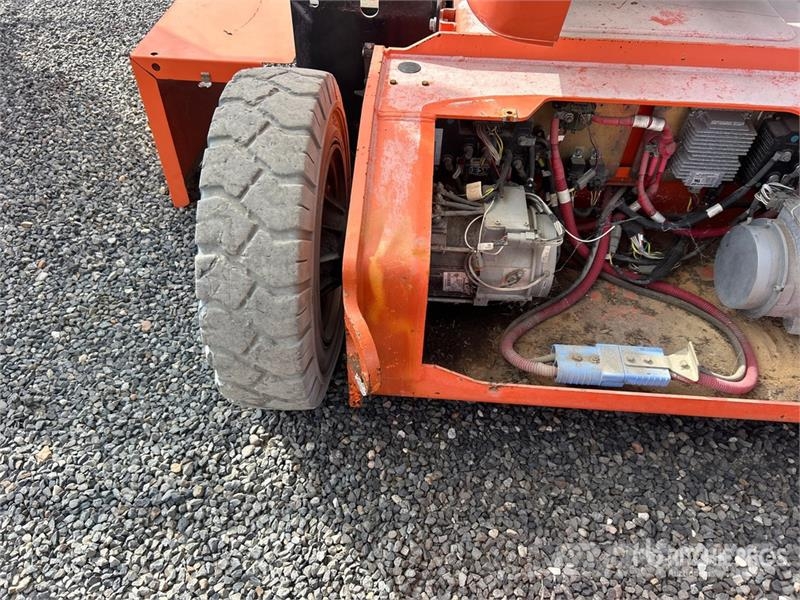 JLG E400AJPN 2WD Electric Articulating Boom Lift Zglobne dvižne ploščadi