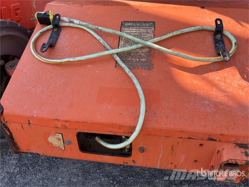 JLG E400AJPN 2WD Electric Articulating Boom Lift Articulated boom lifts