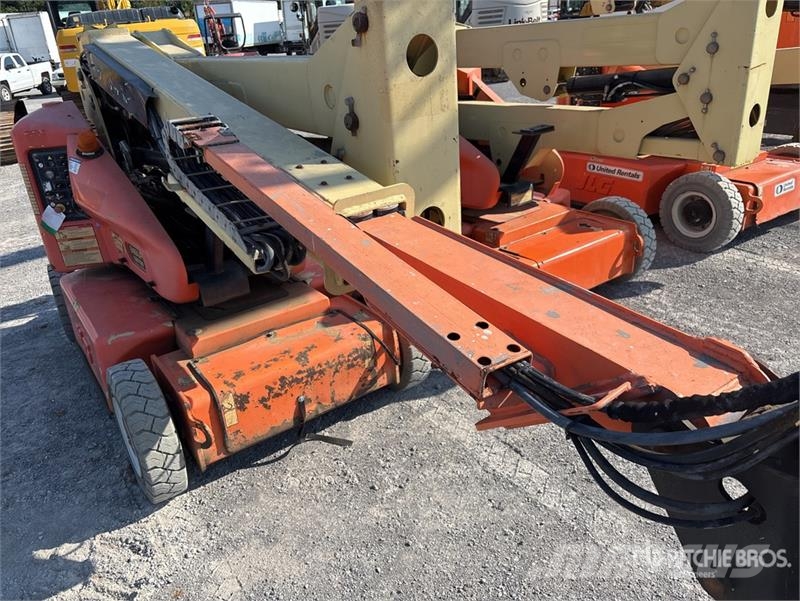 JLG E400AJPN 2WD Electric Articulating Boom Lift Articulated boom lifts