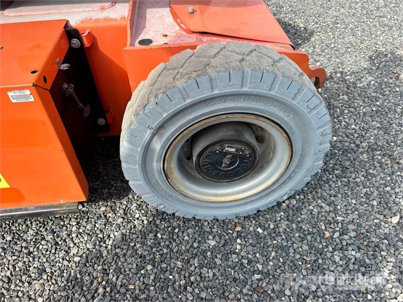 JLG E400AJPN 2WD Electric Articulating Boom Lift Zglobne dvižne ploščadi