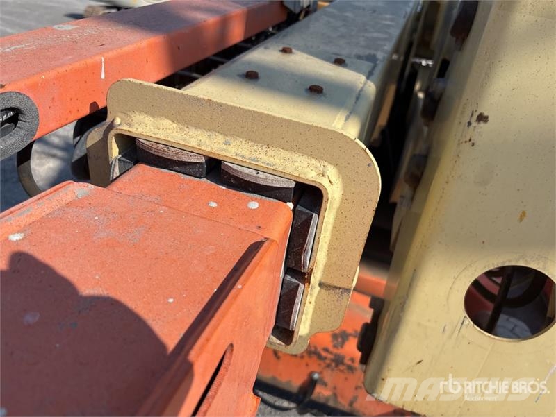 JLG E400AJPN 2WD Electric Articulating Boom Lift Articulated boom lifts
