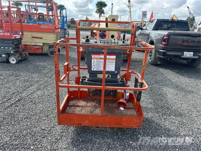 JLG E400AJPN 2WD Electric Articulating Boom Lift Zglobne dvižne ploščadi