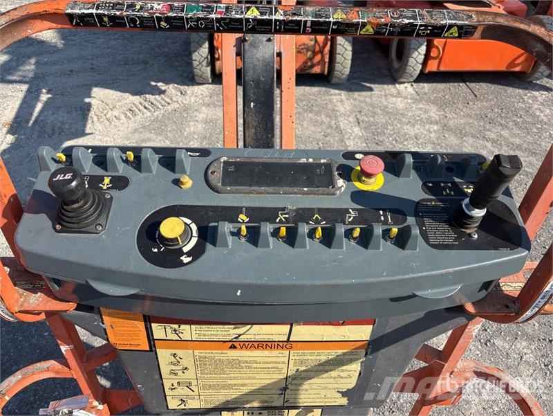 JLG E400AJPN 2WD Electric Articulating Boom Lift Articulated boom lifts