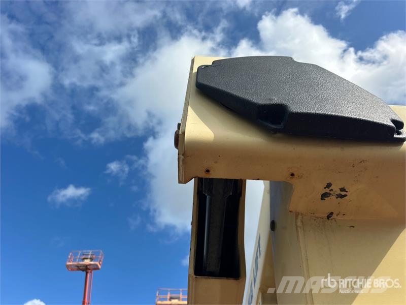 JLG E400AJPN 2WD Electric Articulating Boom Lift Zglobne dvižne ploščadi