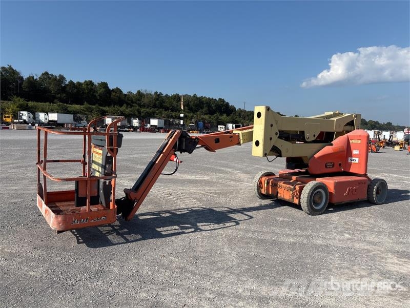 JLG E400AJPN 2WD Electric Articulating Boom Lift Articulated boom lifts