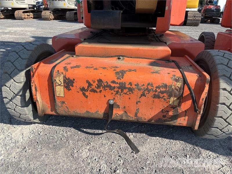 JLG E400AJPN 2WD Electric Articulating Boom Lift Articulated boom lifts