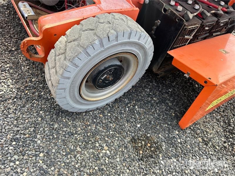 JLG E400AJPN 2WD Electric Articulating Boom Lift Zglobne dvižne ploščadi