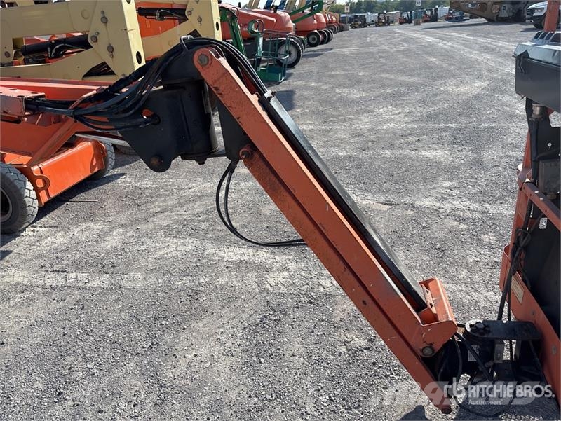 JLG E400AJPN 2WD Electric Articulating Boom Lift Articulated boom lifts