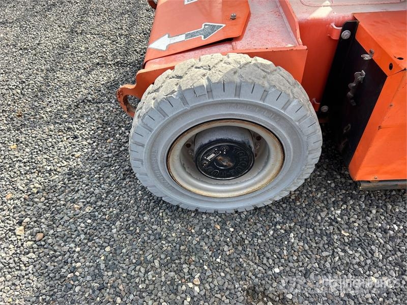 JLG E400AJPN 2WD Electric Articulating Boom Lift Zglobne dvižne ploščadi