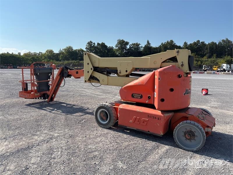 JLG E400AJPN 2WD Electric Articulating Boom Lift Articulated boom lifts