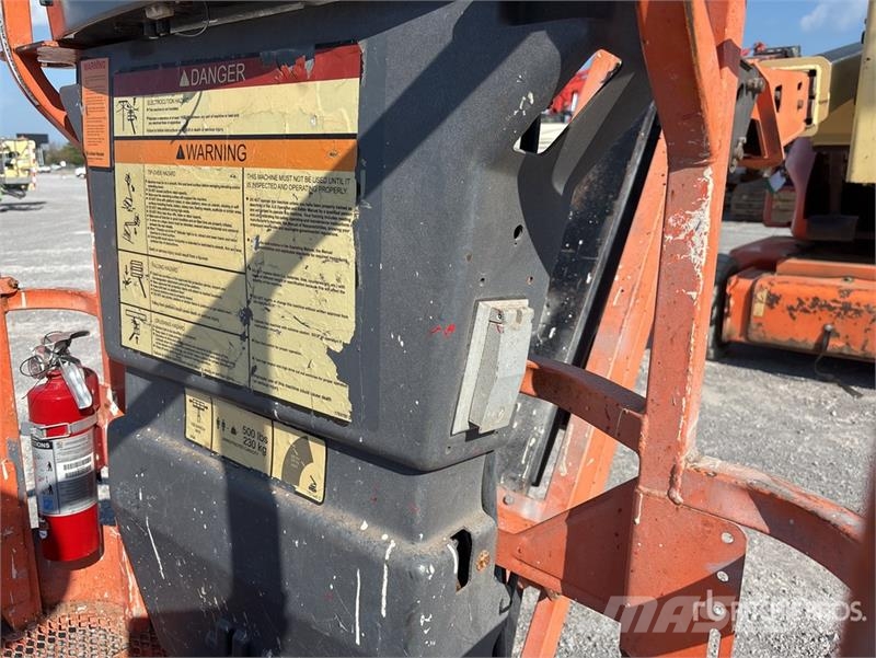 JLG E400AJPN 2WD Electric Articulating Boom Lift Articulated boom lifts
