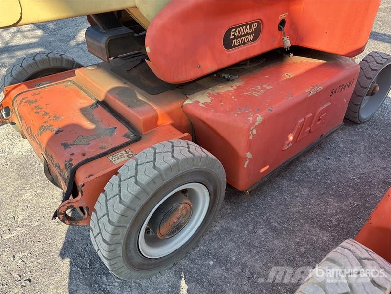 JLG E400AJPN 2WD Electric Articulating Boom Lift Articulated boom lifts