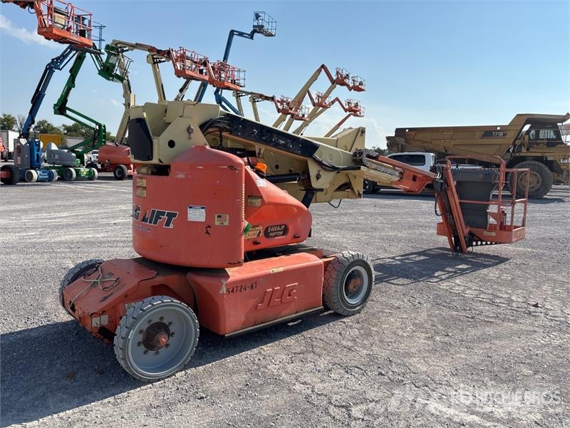 JLG E400AJPN 2WD Electric Articulating Boom Lift Articulated boom lifts