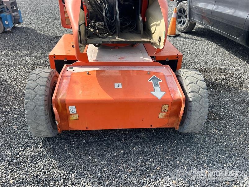 JLG E400AJPN 2WD Electric Articulating Boom Lift Zglobne dvižne ploščadi