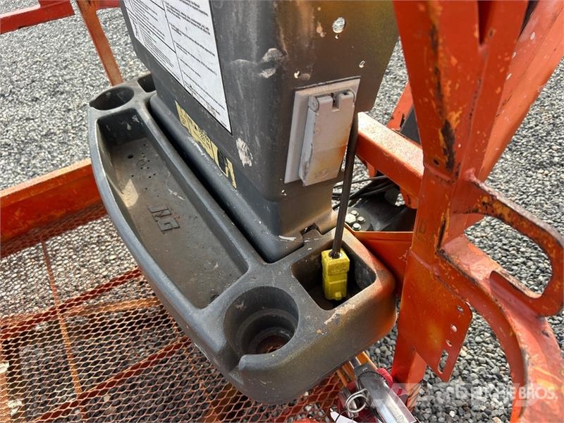 JLG E400AJPN 2WD Electric Articulating Boom Lift Zglobne dvižne ploščadi