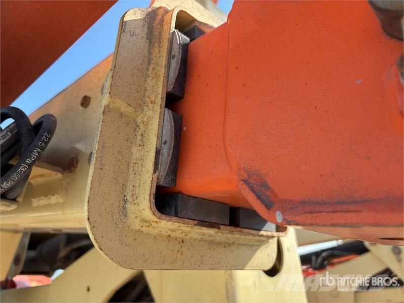 JLG E400AJPN 2WD Electric Articulating Boom Lift Articulated boom lifts