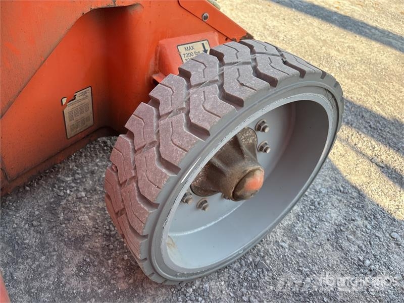JLG E400AJPN 2WD Electric Articulating Boom Lift Articulated boom lifts