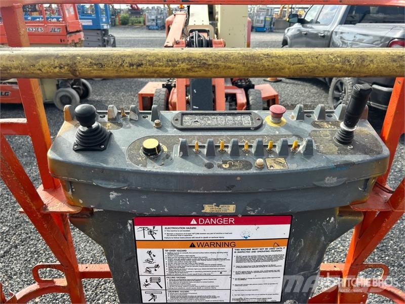 JLG E400AJPN 2WD Electric Articulating Boom Lift Zglobne dvižne ploščadi
