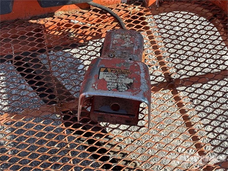 JLG E400AJPN 2WD Electric Articulating Boom Lift Articulated boom lifts
