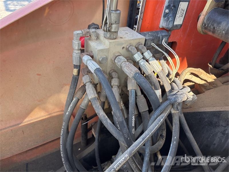 JLG E400AJPN 2WD Electric Articulating Boom Lift Articulated boom lifts