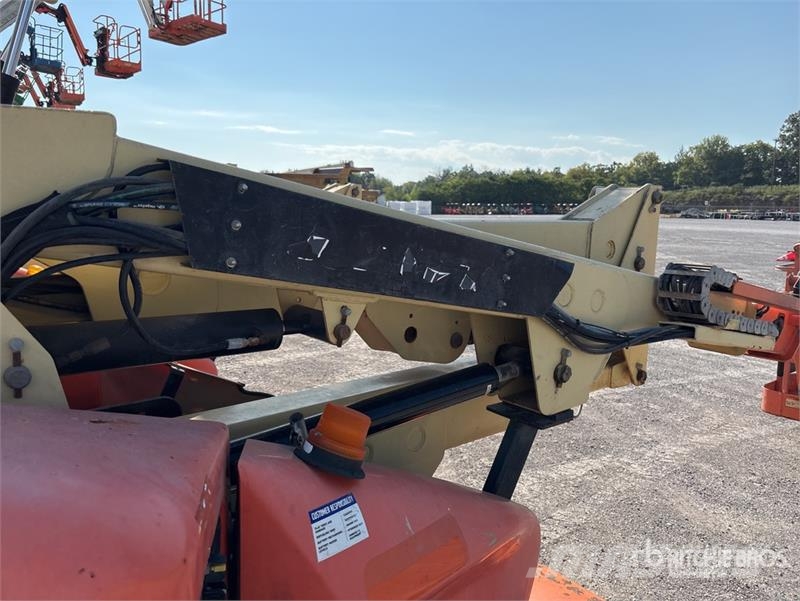 JLG E400AJPN 2WD Electric Articulating Boom Lift Articulated boom lifts