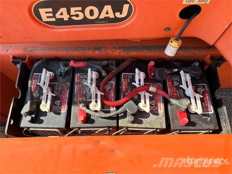 JLG E450AJ 2WD Electric Articulating Boom Lift 관절형 전동이동 리프트