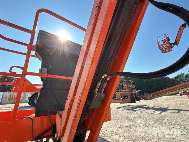 JLG E450AJ 2WD Electric Articulating Boom Lift 관절형 전동이동 리프트