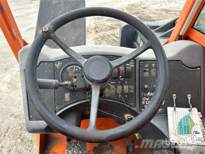 JLG G9-43A 伸縮臂操作車
