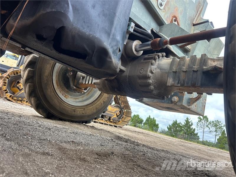 JLG G9-43A 伸縮臂操作車