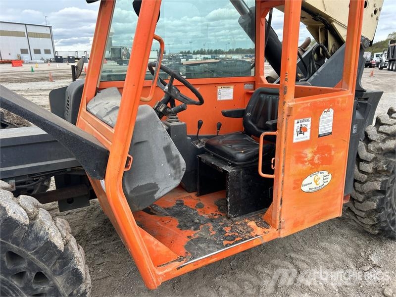 JLG G9-43A 伸縮臂操作車