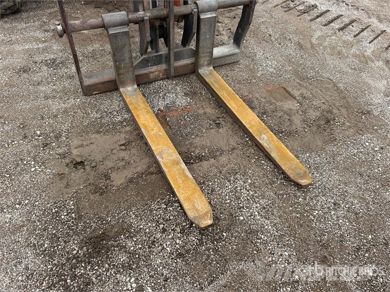 JLG G9-43A 伸縮臂操作車