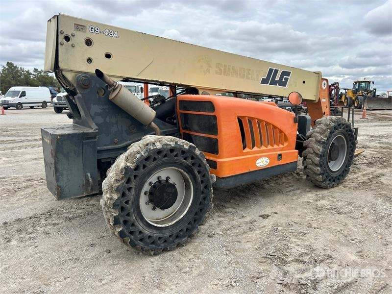 JLG G9-43A 伸縮臂操作車