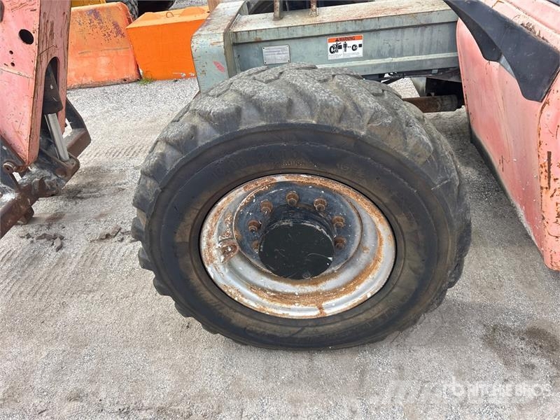 JLG G9-43A 伸縮臂操作車