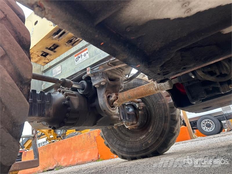 JLG G9-43A 伸縮臂操作車