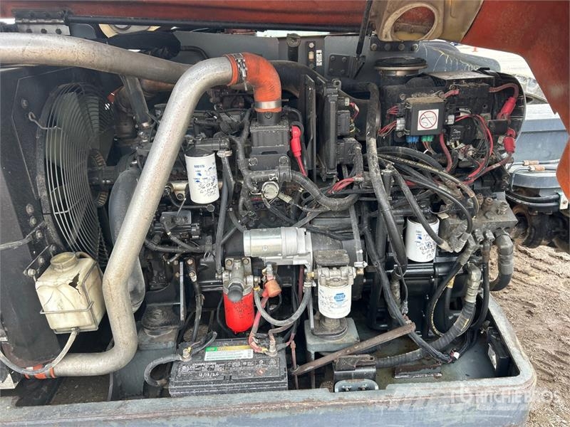 JLG G9-43A 伸縮臂操作車