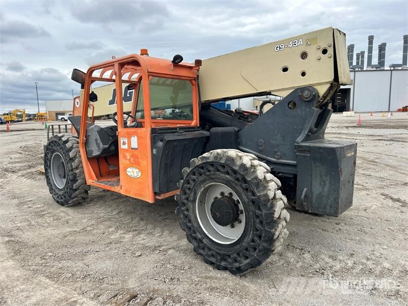 JLG G9-43A 伸縮臂操作車