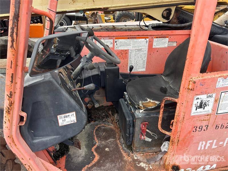 JLG G9-43A 伸縮臂操作車