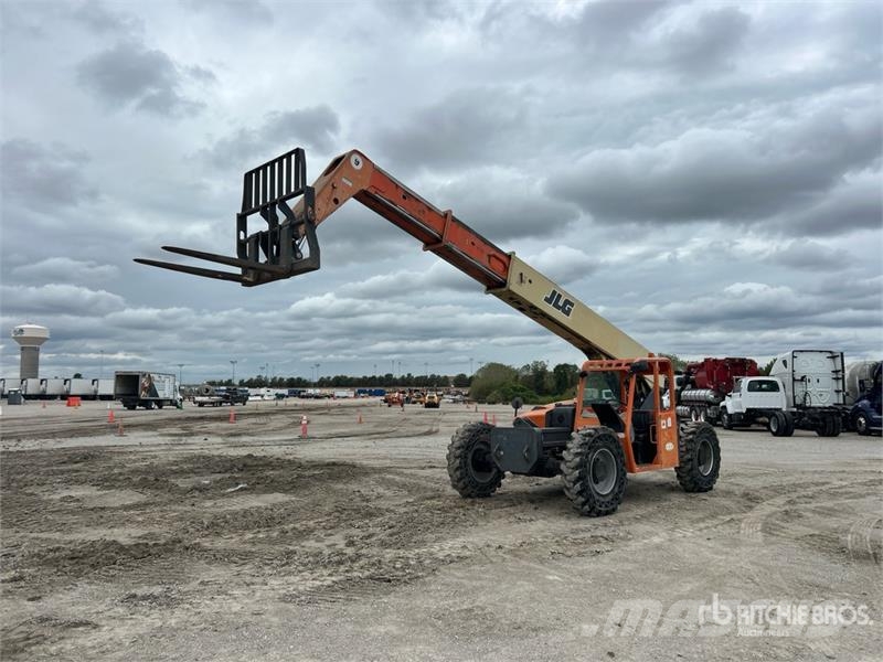 JLG G9-43A 伸縮臂操作車