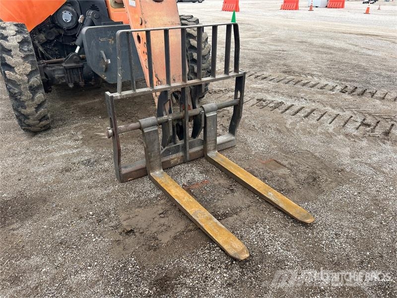 JLG G9-43A 伸縮臂操作車