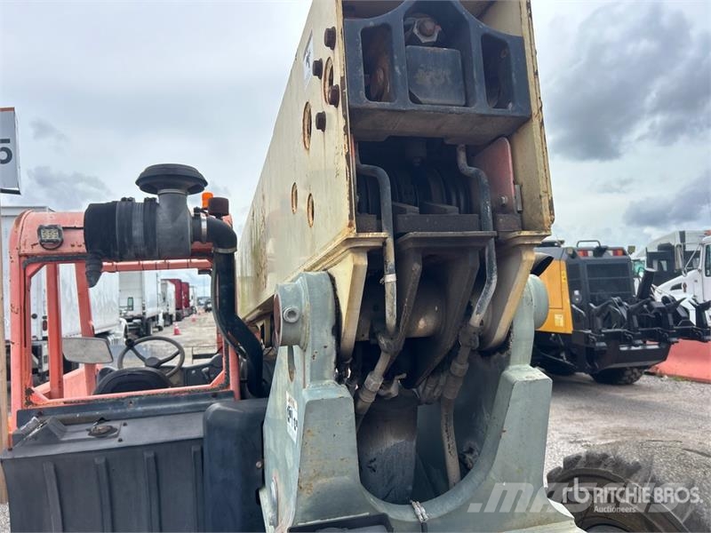 JLG G9-43A 伸縮臂操作車