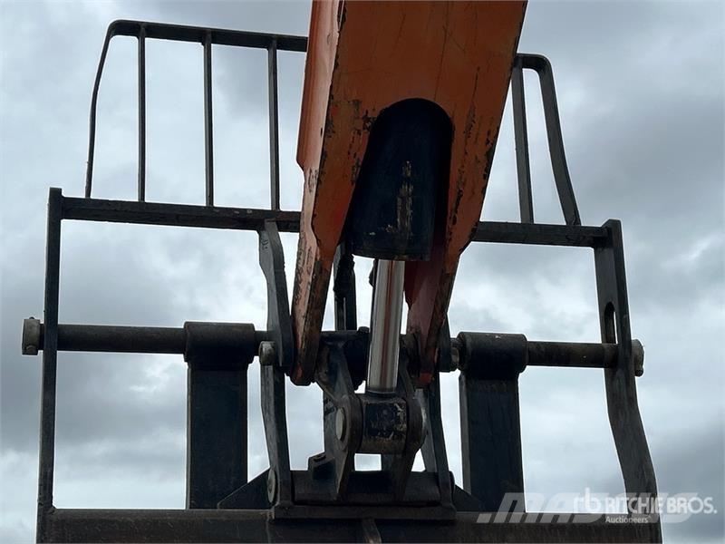 JLG G9-43A 伸縮臂操作車