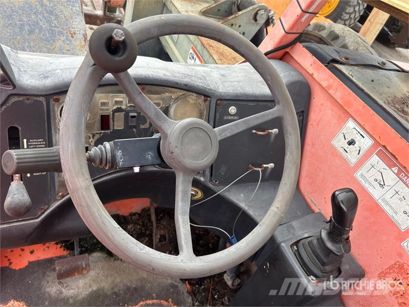 JLG G9-43A 伸縮臂操作車