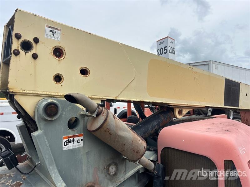 JLG G9-43A 伸縮臂操作車