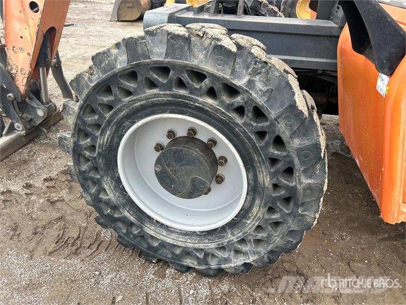 JLG G9-43A 伸縮臂操作車