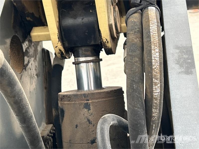 JLG G9-43A 伸縮臂操作車