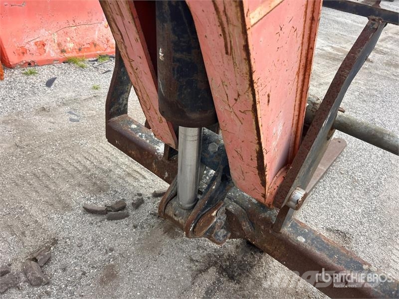 JLG G9-43A 伸縮臂操作車