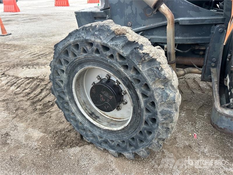 JLG G9-43A 伸縮臂操作車